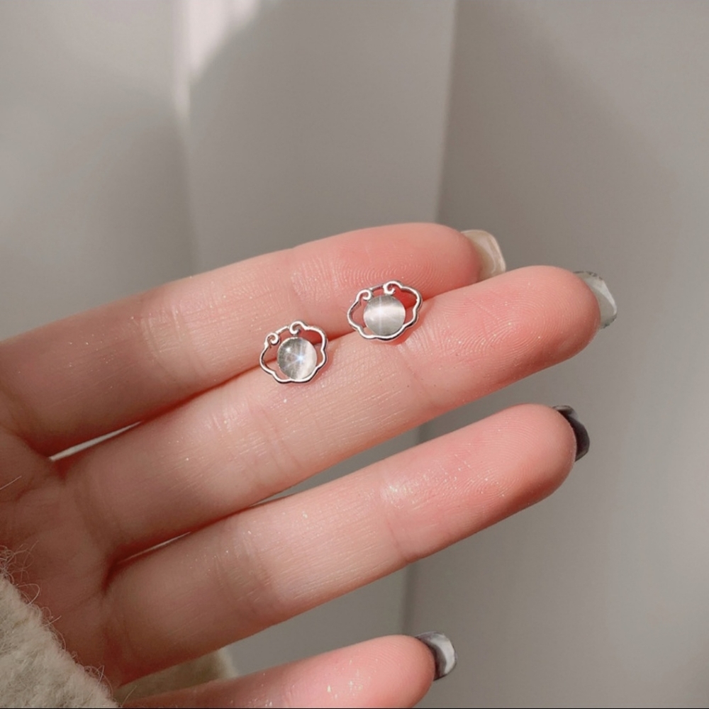 Opal stone stud earrings, silver.